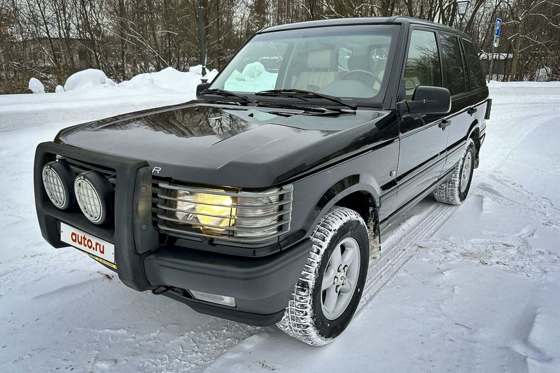 В Москве продают почти новый Land Rover Range Rover 2001 года