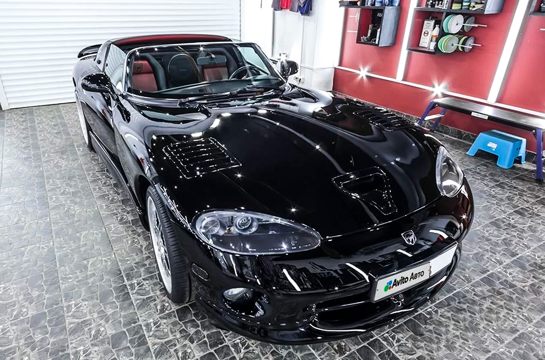 В Москве за 7,5 миллионов рублей продают Dodge Viper RT-10 1999 года в идеальном состоянии