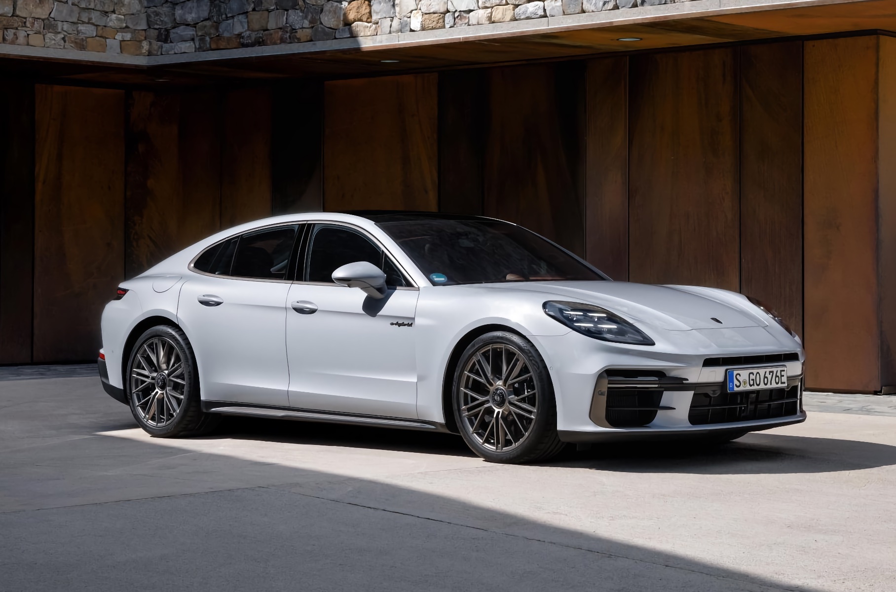 Лифтбеку Porsche Panamera досталась силовая установка Bentley Continental GT