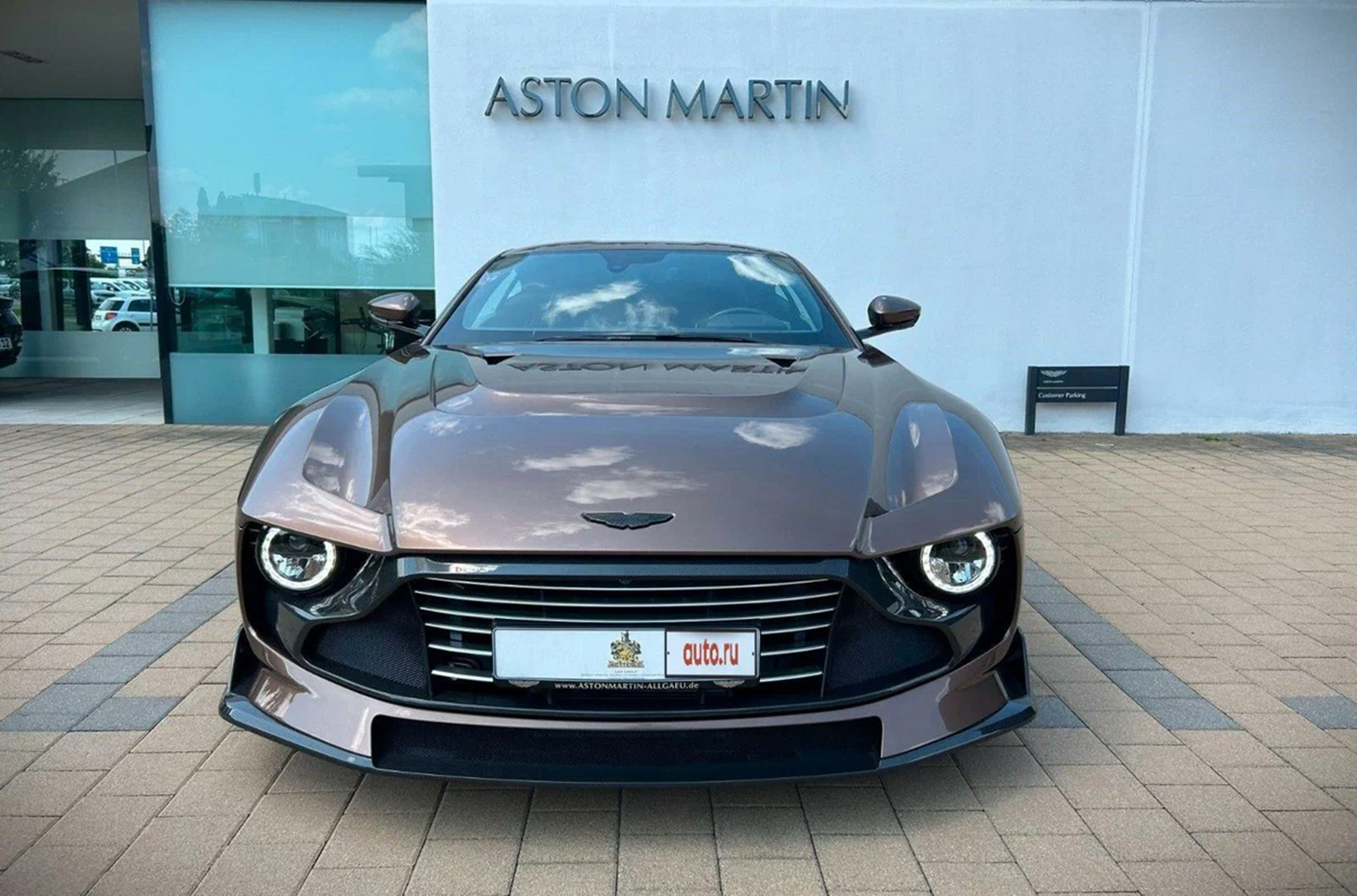 Во Владивостоке продают новый суперкар Aston Martin Valour за 290 миллионов рублей