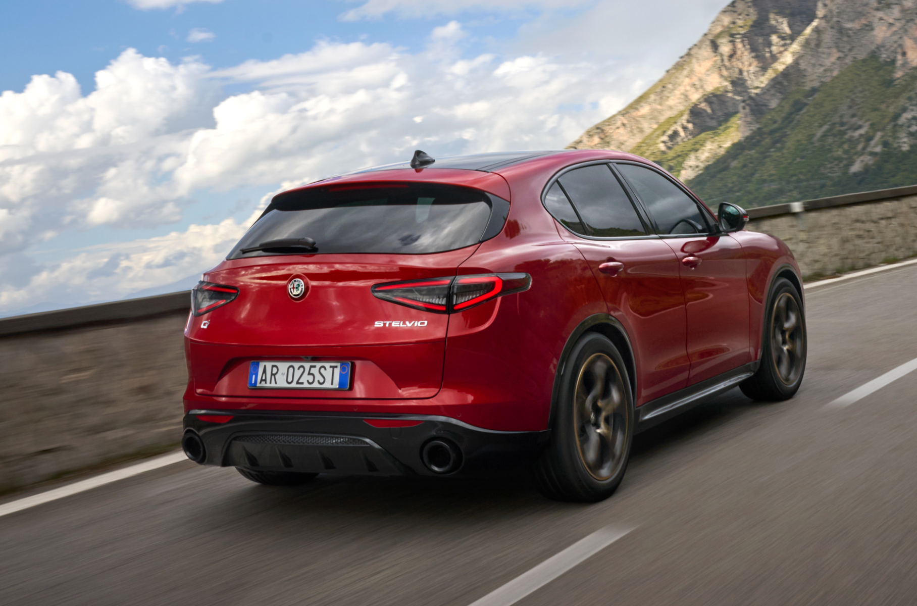 Alfa Romeo украсила «золотом» Tonale, Stelvio и Giulia